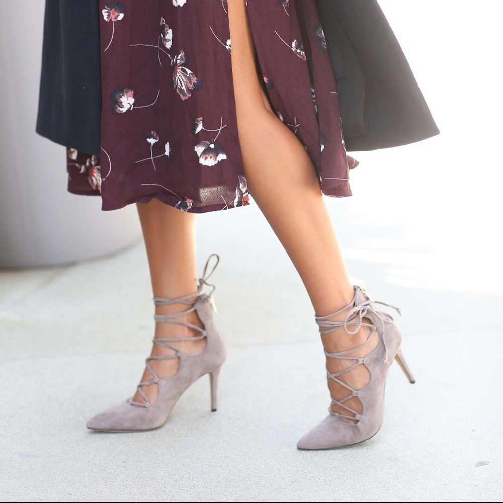 VINCE CAMUTO - grey suede heel